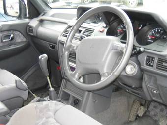 1996 Mitsubishi Pajero Photos