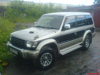 1996 Mitsubishi Pajero Pictures