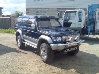 1996 Mitsubishi Pajero Photos