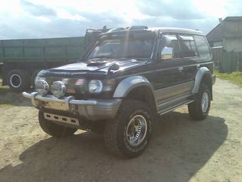 1996 Mitsubishi Pajero Pictures