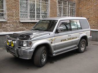 1996 Mitsubishi Pajero Photos