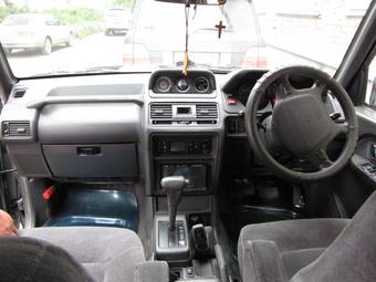 1996 Mitsubishi Pajero Photos
