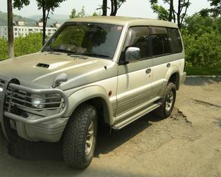 1996 Mitsubishi Pajero Images