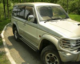 1996 Mitsubishi Pajero Pictures