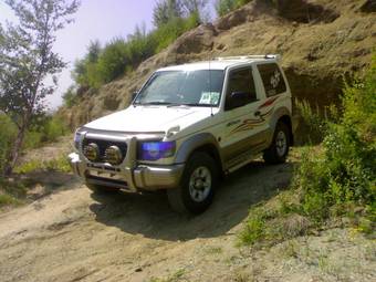 1996 Mitsubishi Pajero Pictures