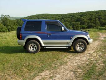 1996 Mitsubishi Pajero Photos