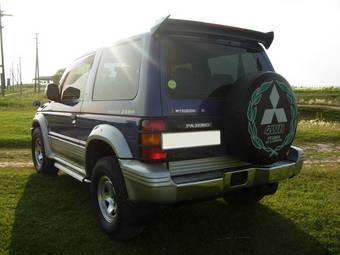 1996 Mitsubishi Pajero Pictures