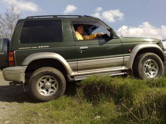 1996 Mitsubishi Pajero Photos
