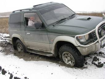 1996 Mitsubishi Pajero Photos