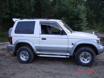 1996 Mitsubishi Pajero Pictures