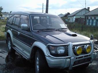 1996 Mitsubishi Pajero Pictures