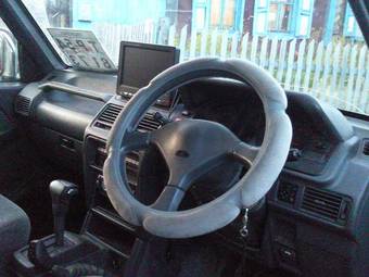 1996 Mitsubishi Pajero Pictures