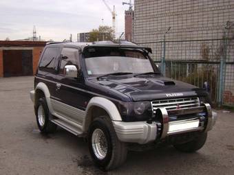 1996 Mitsubishi Pajero Pictures