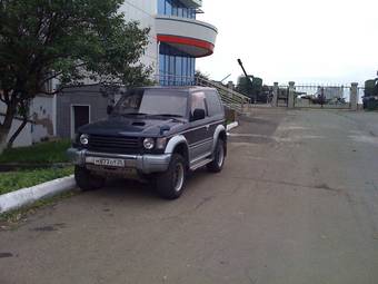 1996 Mitsubishi Pajero Pictures