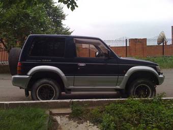 1996 Mitsubishi Pajero Photos