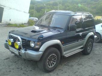1996 Mitsubishi Pajero Pictures