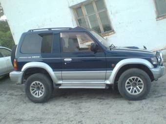 1996 Mitsubishi Pajero Pictures