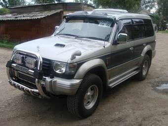 1996 Mitsubishi Pajero Photos