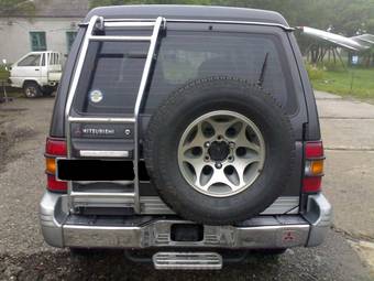 1996 Mitsubishi Pajero Pictures