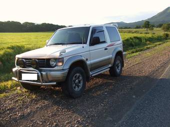 1996 Mitsubishi Pajero Photos