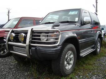 1996 Mitsubishi Pajero Photos