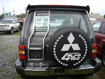 1996 Mitsubishi Pajero Photos