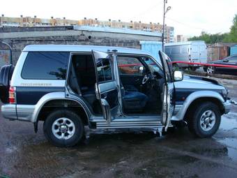 1996 Mitsubishi Pajero Images