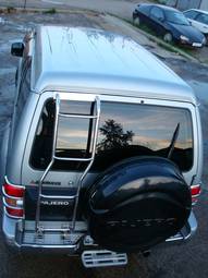1996 Mitsubishi Pajero Pictures