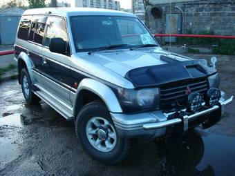 1996 Mitsubishi Pajero Pictures
