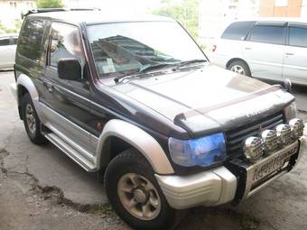 1996 Mitsubishi Pajero Pictures