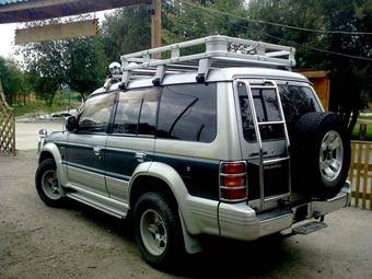 1996 Mitsubishi Pajero Pictures