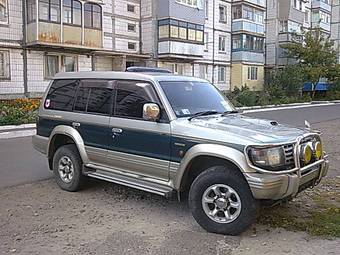 1996 Mitsubishi Pajero Photos