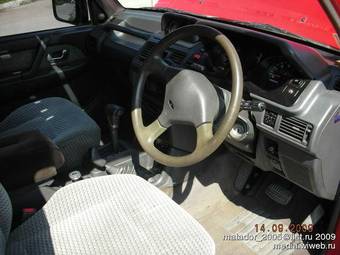 1996 Mitsubishi Pajero Pictures