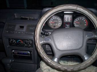 1996 Mitsubishi Pajero Pictures