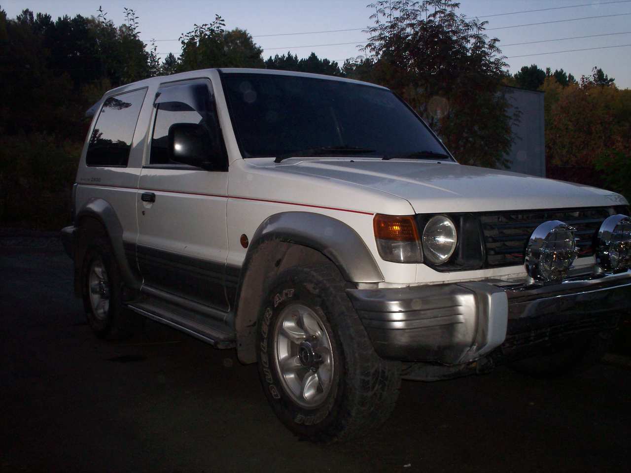 1996 Mitsubishi Pajero specs, Engine size 2.4l., Fuel type