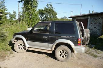 1996 Mitsubishi Pajero Pictures