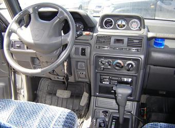1997 Mitsubishi Pajero Pictures