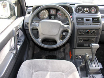 1997 Mitsubishi Pajero Pictures