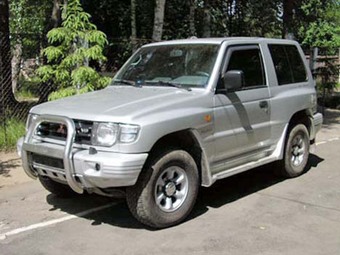 1997 Mitsubishi Pajero Pictures