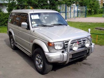 1997 Mitsubishi Pajero Pictures