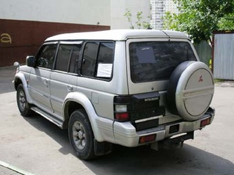 1997 Mitsubishi Pajero Pictures