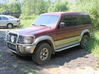 1997 Mitsubishi Pajero Photos