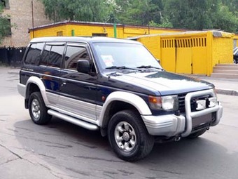 1997 Mitsubishi Pajero Photos