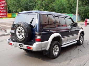 1997 Mitsubishi Pajero Pictures