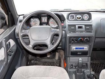 1997 Mitsubishi Pajero Photos