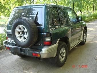 1997 Mitsubishi Pajero Pictures