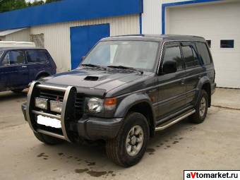 1997 Mitsubishi Pajero Pictures