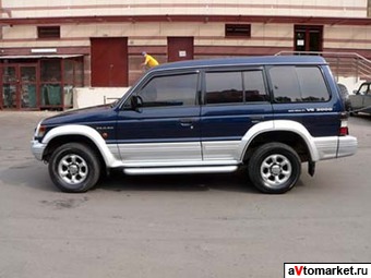 1997 Mitsubishi Pajero Pictures