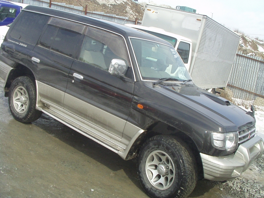 1997 Mitsubishi Pajero Pictures