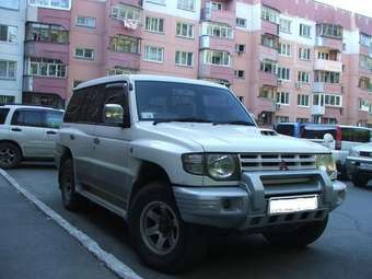 1997 Mitsubishi Pajero Pictures